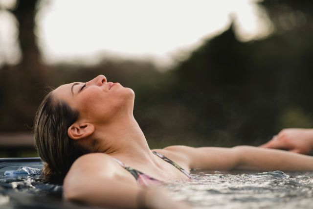 relax in hot tub reduce stress