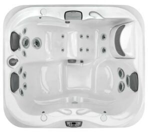 3-person hot tub - J-315